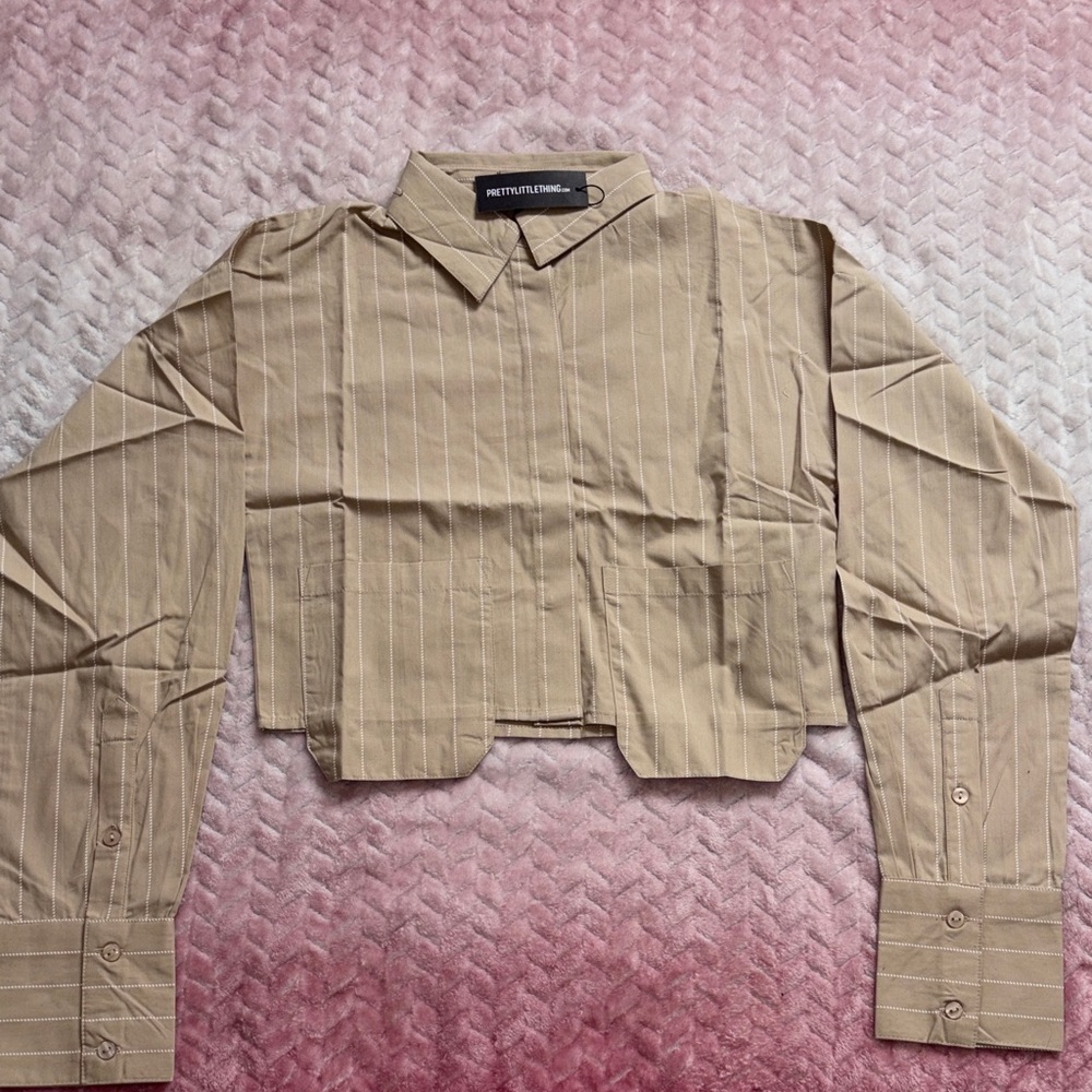 PrettyLittleThing Stone Poplin Pinstripe Pocket Detail Cropped Shirt